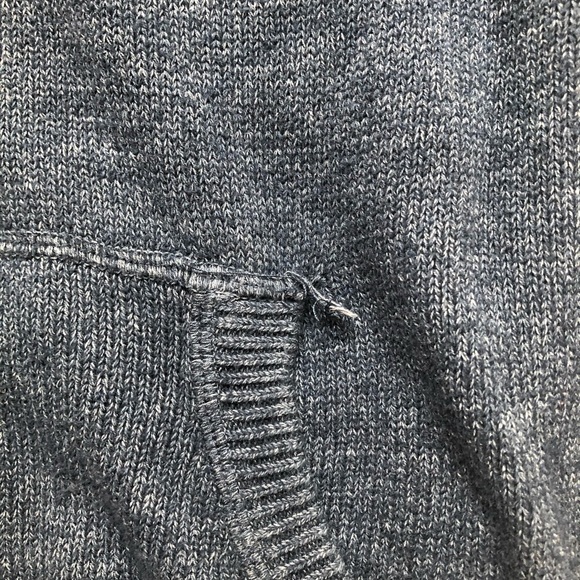 Navy blue cozy Roots sweater 🤍 - Picture 2 of 2